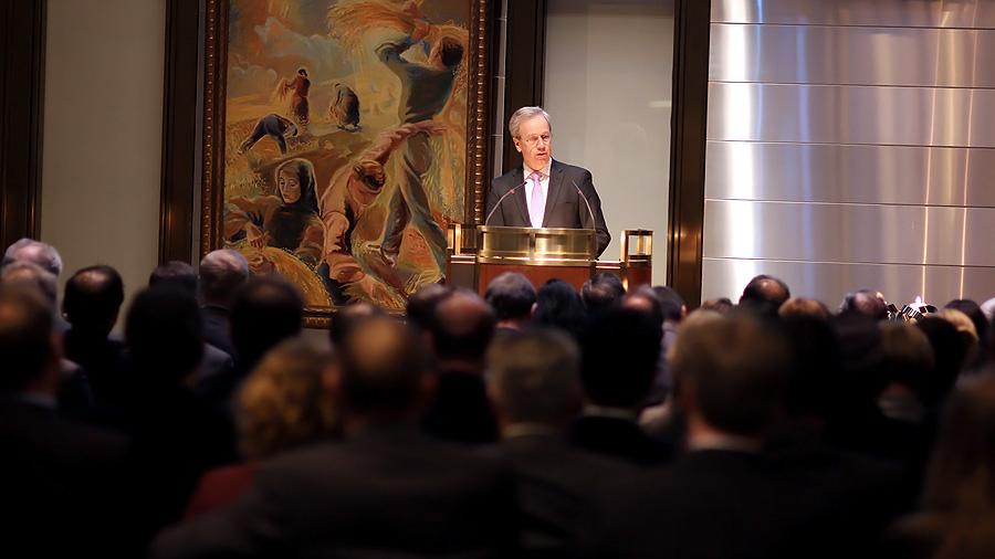 Øystein Olsen Picture of Øystein Olsen holding a speeche