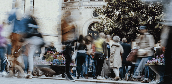 Folkemengde på Karl Johan foran Stortinget