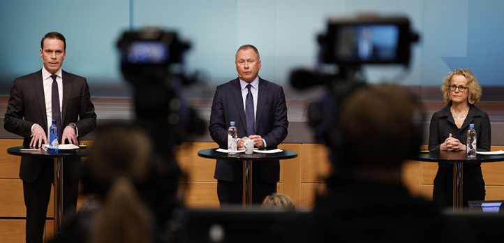 Nestleiar i Noregs Bank Investment Management Trond Grande, leiar Nicolai Tangen og direktør for eigarskap og etterleving Carine Smith Ihenacho gav ei oppsummering av marknadssituasjonen og presenterte rapporten om ansvarleg forvalting av Statens pensjonsfond utland på ein pressekonferanse i mars.