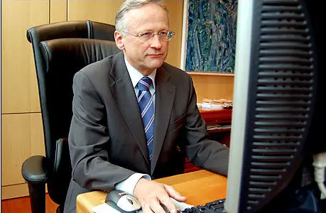 Svein Gjedrem tiltrådte som sentralbanksjef 4. januar 1999.